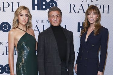 Sylvester Stallone avec sa femme Jennifer Flavin et sa fille Sistine Stallone à la première du documentaire HBO "Very Ralph" à Los Angeles le 11 novembre 2019. 