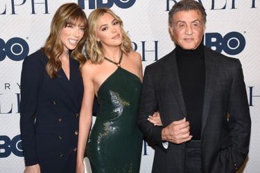 Sylvester Stallone avec sa femme Jennifer Flavin et sa fille Sistine Stallone à la première du documentaire HBO "Very Ralph" à Los Angeles le 11 novembre 2019. 