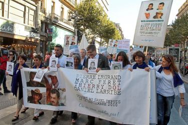 Jean-Jacques Goldman défile pour les otages  - Retenus au Sahel 