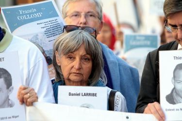 Jean-Jacques Goldman défile pour les otages  - Retenus au Sahel 