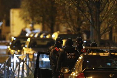 A Bruxelles, ville vide et forces de l'ordre sur le qui-vive