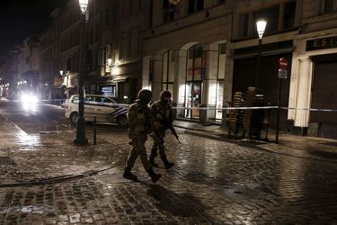 A Bruxelles, ville vide et forces de l'ordre sur le qui-vive