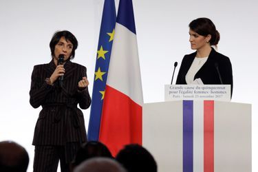 Florence Foresti et Marlène Schiappa à l'Elysée, le 25 novembre 2017.