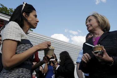 Huma Abedin et Hillary Clinton, photographiées en mai 2015.