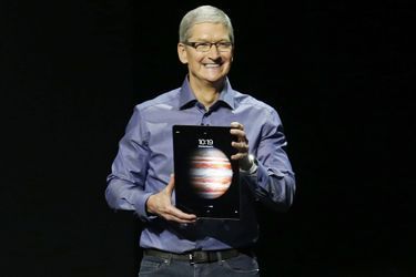 Tim Cook présente l&#039;iPad pro.