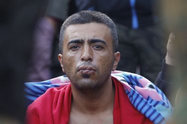 Lèvres cousues, des migrants dénoncent leur situation à la frontière macédonienne