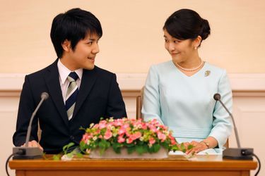 La princesse Mako du Japon et Kei Komura, dimanche à Tokyo.