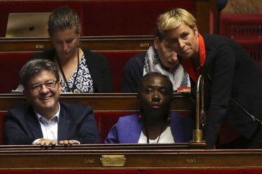 Au premier rang : Jean-Luc Mélenchon, Danièle Obono et Clémentine Autain à l'Assemblée nationale le 9 août.