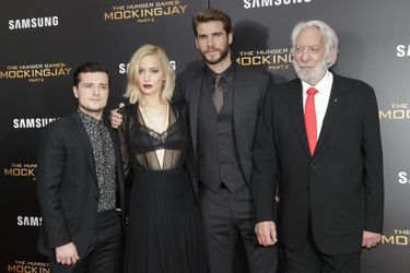 Josh Hutcherson, Jennifer Lawrence, Liam Hemsworth et Donald Sutherland à New York le 18 novembre 2015