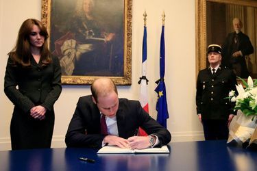 Le prince William et la duchesse Kate à l'ambassade de France à Londres, le 17 novembre 2015