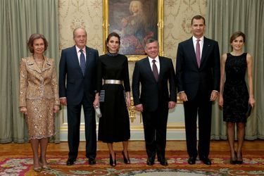 Rania et Abdallah II de Jordanie avec Letizia, Felipe VI, Juan Carlos et Sofia d'Espagne à Madrid, le 19 novembre 2015