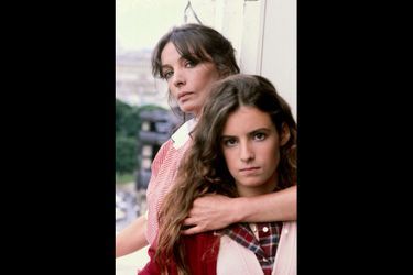 Avec Lisa Azuelos, sa fille aînée, 15 ans, à Paris, le 1er juillet 1980. Lisa deviendra metteuse en scène (« LOL », « Dalida »).