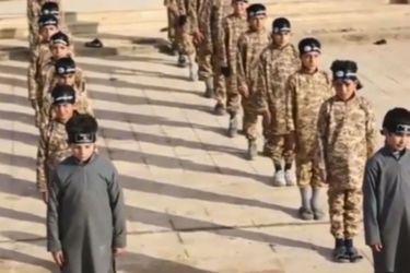 Des "lionceaux du califat" en plein entraînement dans une vidéo de propagande de Daech.