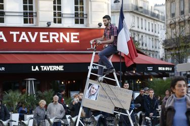 A République, les Parisiens n'ont "même pas peur" après les attentats