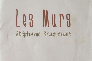 Stéphanie Braquehais nous entraîne avec "Les Murs" dans la journée particulière d’une femme en proie au mal de vivre.