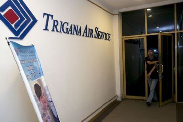 Les proches des membres de l'équipage et des passagers ont commencé à se rendre dans les bureaux de Trigana Air à Jakarta