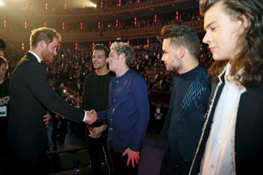 Le prince Harry avec les One Direction au Albert Hall à Londres, le 13 novembre 2015