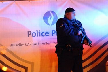 Nuit de recherches à Molenbeek, en Belgique, après les attentats de Paris