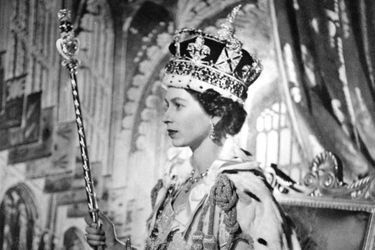 Détail du portrait officiel du couronnement de la reine Elizabeth II par Cecil Beaton, le 5 juin 1953 