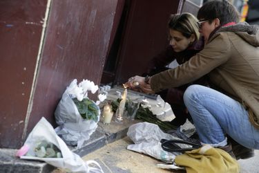 A Paris, après les attaques, le recueillement