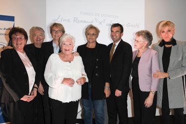 Marie-Claude Lebret, Dominique Besnehard, Claude Chirac, Line Renaud, Muriel Robin, Guillaume Canaud, Françoise Barré-Sinoussi et Brigitte Macron 