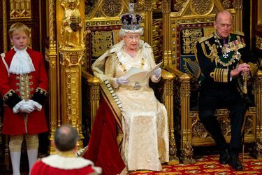 La reine Elizabeth II portant le Diamond Quatrefoil Bracelet de la Queen Mum, le 25 mai 2010