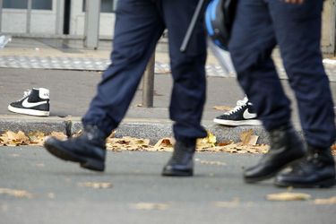 La police patrouille dans les rues de Paris samedi