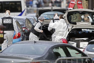 Le jour d'après dans les rues de Paris - Attaques terroristes dans la capitale