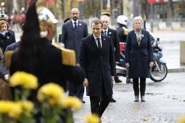 Emmanuel Macron commémore à Paris son premier 11-novembre en tant que président