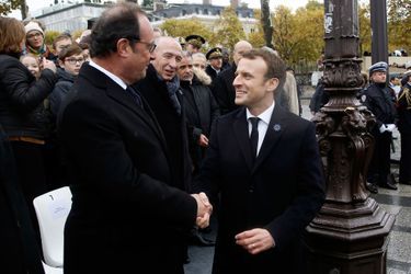 Emmanuel Macron et François Hollande le 11 novembre 2017 à Paris