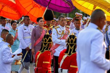 Le roi Maha Vajiralongkorn de Thaïlande et la reine Suthida à Bangkok, le 22 octobre 2019