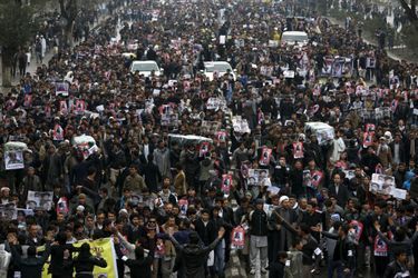 A Kaboul, les Hazaras crient leur colère après la découverte des corps de sept personnes décapitées