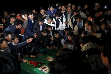 A Kaboul, les Hazaras crient leur colère après la découverte des corps de sept personnes décapitées