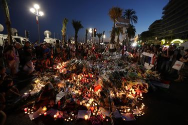 Des fleurs déposées en hommage aux victimes de l&#039;attentat de Nice (photo d&#039;illustration).