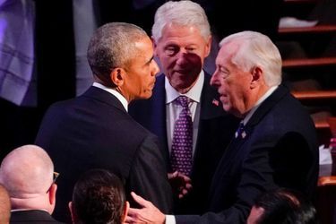 Barack Obama et Bill Clinton aux funérailles d'Elijah Cummings à Baltimore, le 25 octobre 2019.