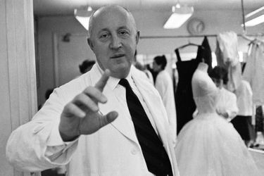 Paris, juillet 1957, avenue Montaigne : Christian Dior prépare une nouvelle collection