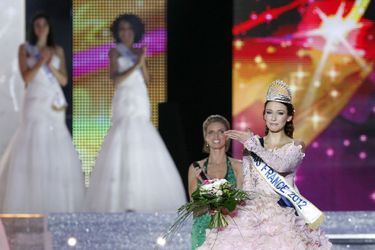 Delphine Wespiser est sacrée Miss France 2012 à Guilers, près de Brest, le 3 décembre 2011