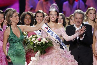 Delphine Wespiser est sacrée Miss France 2012 à Guilers, près de Brest, le 3 décembre 2011