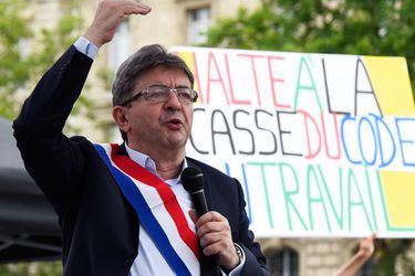 Jean-Luc Mélenchon a annoncé l'organisation d'un "rassemblement populaire" le 23 septembre à Paris.