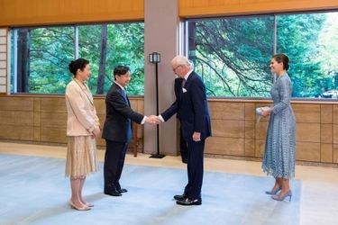 L'empereur Naruhito et l'impératrice Masako du Japon reçoivent la princesse héritière Victoria et le roi Carl XVI Gustaf de Suède à Tokyo, le 23 octobre 2019