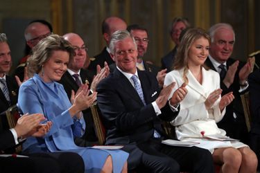 La princesse Elisabeth de Belgique avec son père le roi des Belges Philippe et sa mère la reine Mathilde à Bruxelles, le 25 octobre 2019