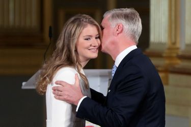 La princesse Elisabeth de Belgique avec son père le roi des Belges Philippe à Bruxelles, le 25 octobre 2019