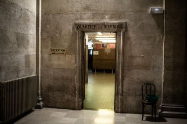 Le mythique 36 Quai des Orfèvres, siège pendant un siècle de la police judiciaire en plein cœur de Paris. Ici l&#039;entrée de la prison pour hommes.