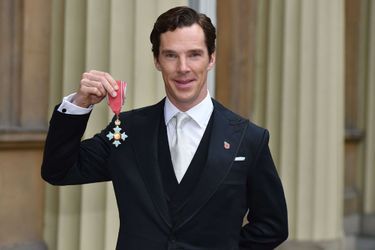 Benedict Cumberbatch décoré par la reine Elizabeth II, le 10 novembre 2015