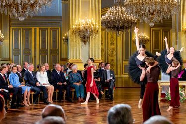 La princesse Elisabeth de Belgique avec sa famille lors de la cérémonie de ses 18 ans à Bruxelles, le 25 octobre 2019