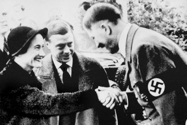 Edward, duc de Windsor, et Wallis Simpson avec Adolf Hitler en 1937.