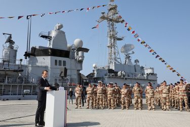 Emmanuel Macron visite jeudi la base navale où sont stationnés une partie des quelque 700 militaires français basés aux Emirats.