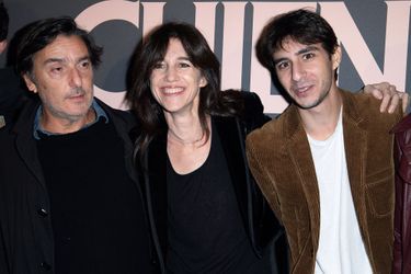 Yvan Attal, Charlotte Gainsbourg et Ben Attal à la première de «Mon chien stupide» à Paris le 22 octobre 2019