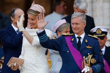 Le prince Philippe et la princesse Mathilde à leur sortie de la cathédrale.