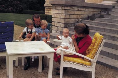 En 1964, le couple avec leur trois enfants,  Philippe (4 ans), Astrid (2 ans) et Laurent (1 ans)